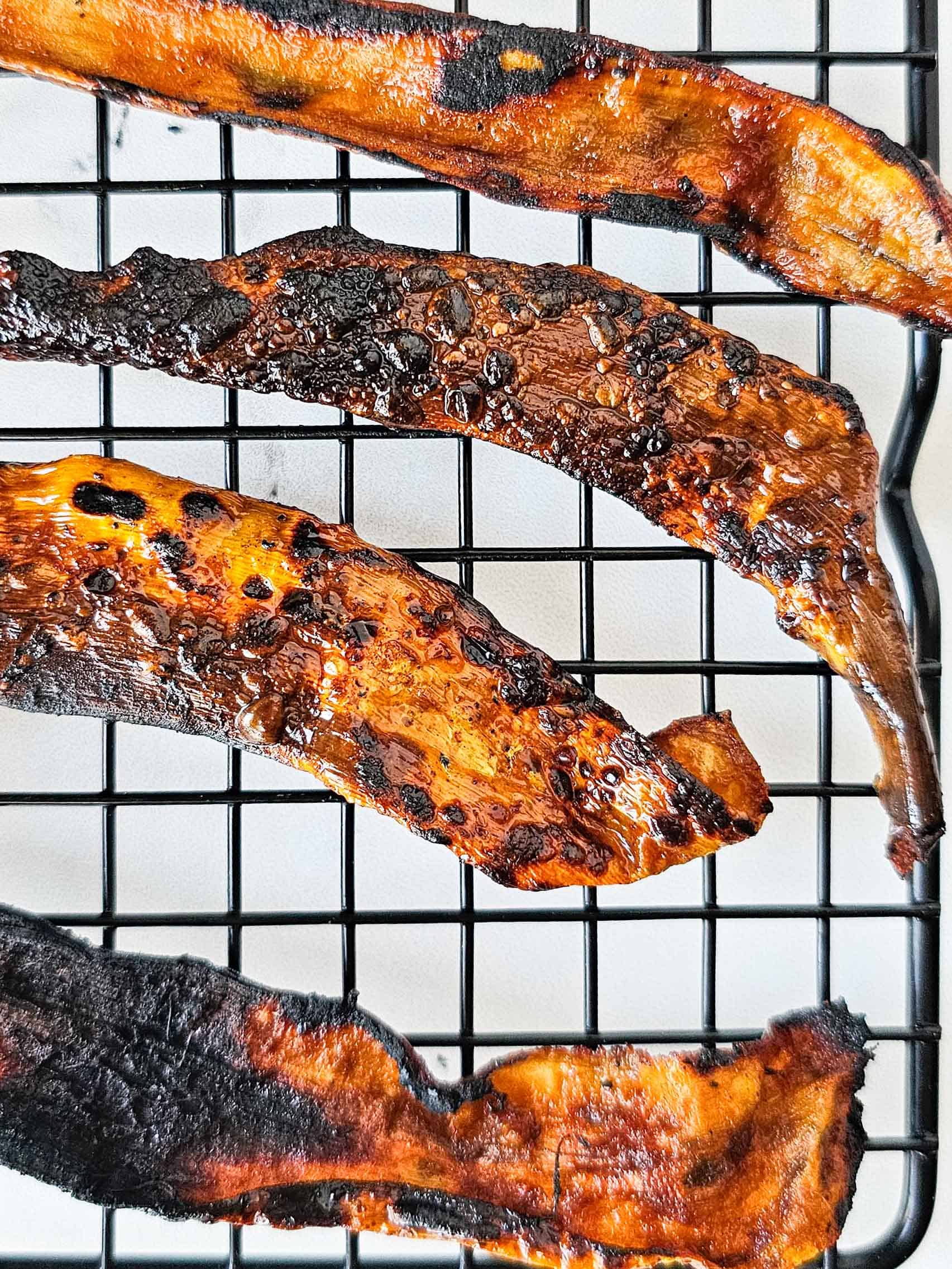 slices of bacon on a cooling rack